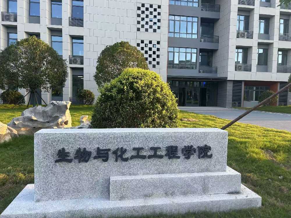 榕江县扬州职业大学体育场高杆灯项目